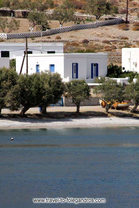 Chochlidia close up, the summer houses on the beach FOLEGANDROS PHOTO GALLERY - Chochlidia beach by Ioannis Matrozos